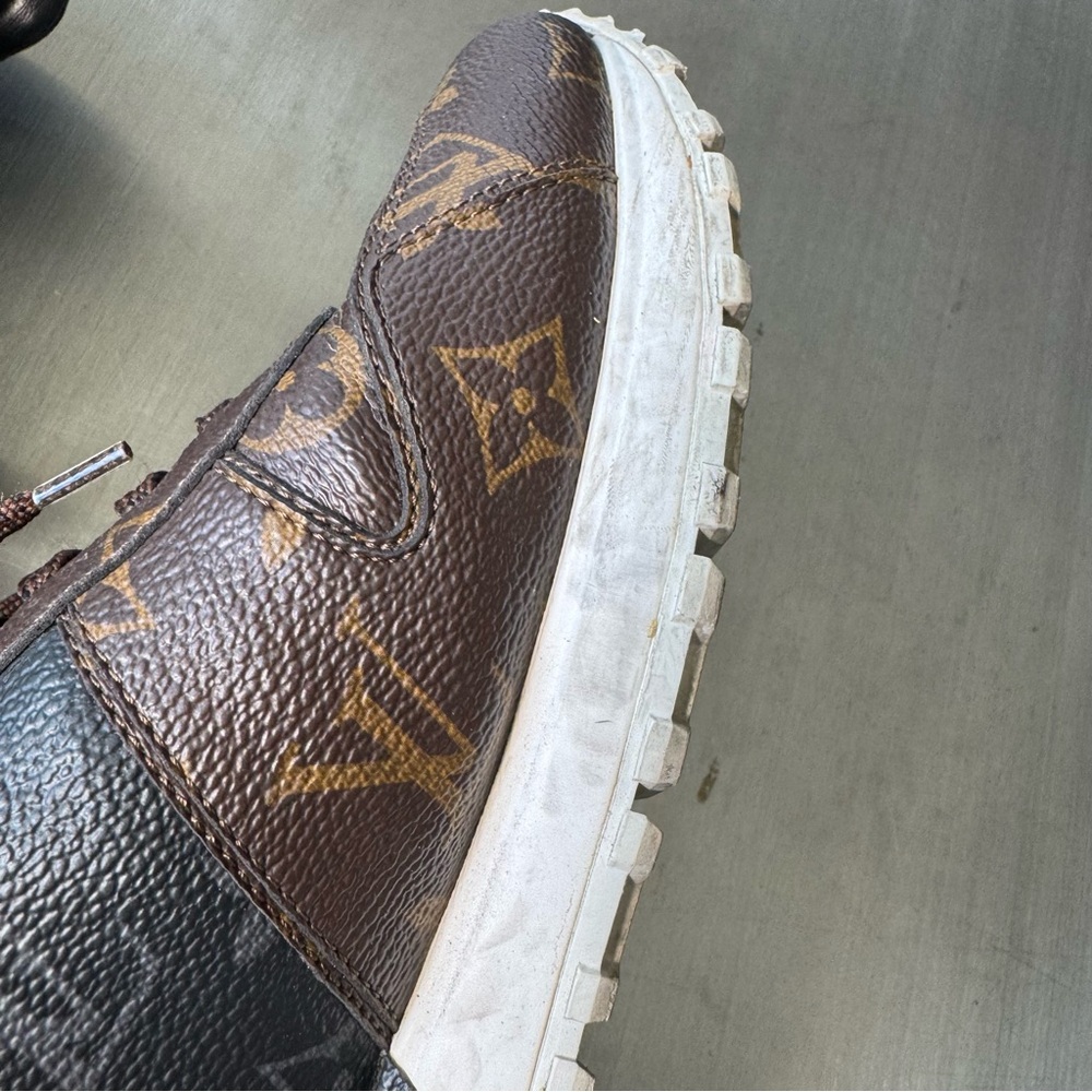Louis Vuitton Monogram Run Away Sneakers in Tri-Color US 9 - Picture 4 of 7
